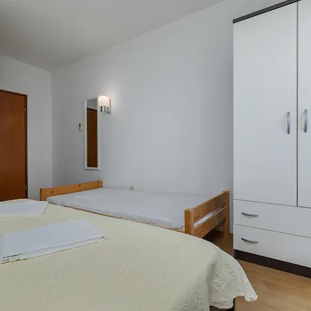 And By The Sea Brela, Makarska - 24416 بيت ضيافة
